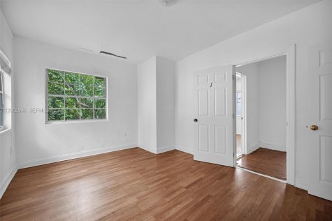 Commercial property in Miami, Florida № 2066578 - photo 13