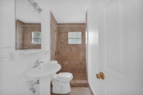 Commercial property in Miami, Florida № 2066578 - photo 25