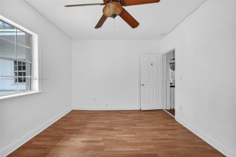 Commercial property in Miami, Florida № 2066578 - photo 24