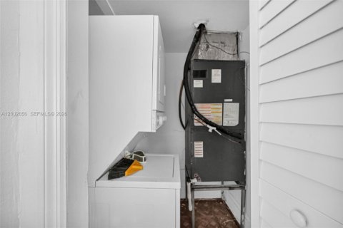 Commercial property in Miami, Florida № 2066578 - photo 22