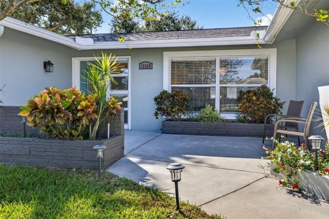 House in Largo, Florida 3 bedrooms, 141.77 sq.m. № 2225466 - photo 4