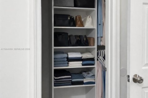 House in Margate, Florida 3 bedrooms, 172.8 sq.m. № 2001566 - photo 27