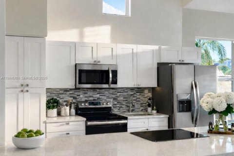 House in Margate, Florida 3 bedrooms, 172.8 sq.m. № 2001566 - photo 8