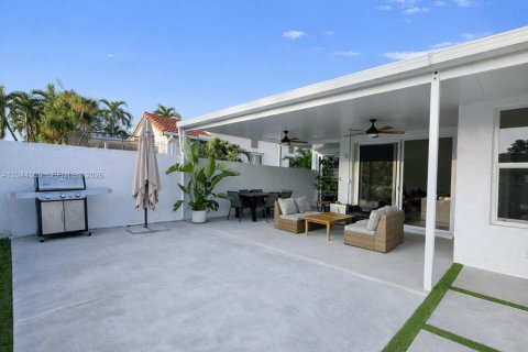 House in Margate, Florida 3 bedrooms, 172.8 sq.m. № 2001566 - photo 16