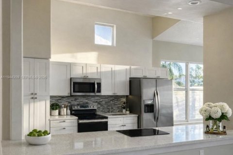 House in Margate, Florida 3 bedrooms, 172.8 sq.m. № 2001566 - photo 7