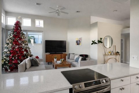 House in Margate, Florida 3 bedrooms, 172.8 sq.m. № 2001566 - photo 9