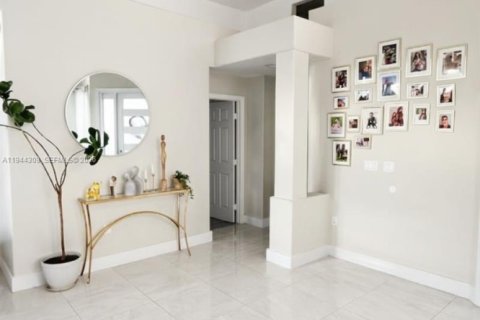 House in Margate, Florida 3 bedrooms, 172.8 sq.m. № 2001566 - photo 6