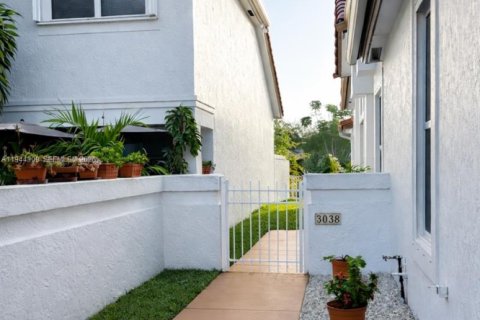 House in Margate, Florida 3 bedrooms, 172.8 sq.m. № 2001566 - photo 3