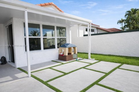 House in Margate, Florida 3 bedrooms, 172.8 sq.m. № 2001566 - photo 15