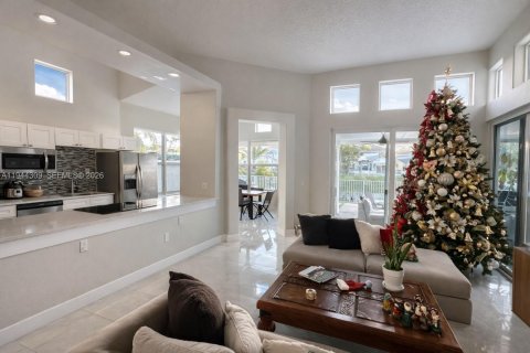 House in Margate, Florida 3 bedrooms, 172.8 sq.m. № 2001566 - photo 10