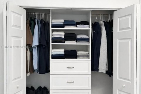 House in Margate, Florida 3 bedrooms, 172.8 sq.m. № 2001566 - photo 23