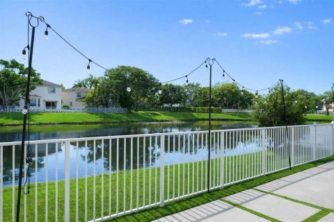 House in Margate, Florida 3 bedrooms, 172.8 sq.m. № 2001566 - photo 14