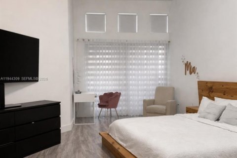 House in Margate, Florida 3 bedrooms, 172.8 sq.m. № 2001566 - photo 21