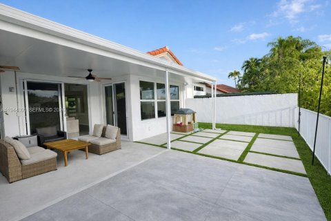 House in Margate, Florida 3 bedrooms, 172.8 sq.m. № 2001566 - photo 17