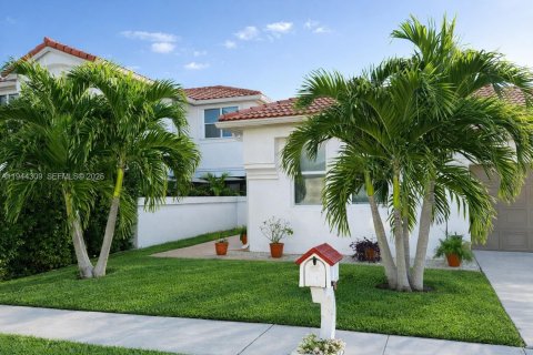 House in Margate, Florida 3 bedrooms, 172.8 sq.m. № 2001566 - photo 2