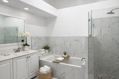 House in Margate, Florida 3 bedrooms, 172.8 sq.m. № 2001566 - photo 25