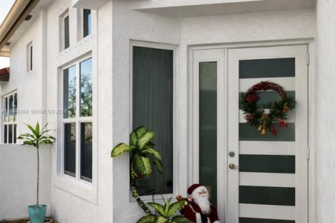 House in Margate, Florida 3 bedrooms, 172.8 sq.m. № 2001566 - photo 4