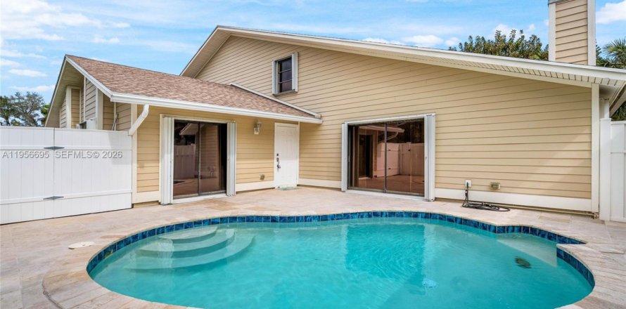 Townhouse in Jupiter, Florida 3 bedrooms, 134.89 sq.m. № 2088360