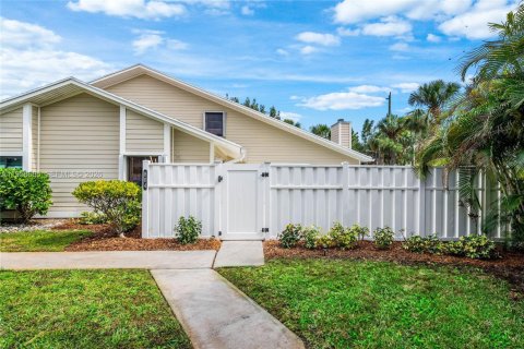 Townhouse in Jupiter, Florida 3 bedrooms, 134.89 sq.m. № 2088360 - photo 2