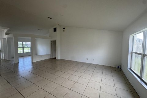 Villa ou maison à vendre à Port St. Lucie, Floride: 4 chambres, 207.73 m2 № 2084563 - photo 10