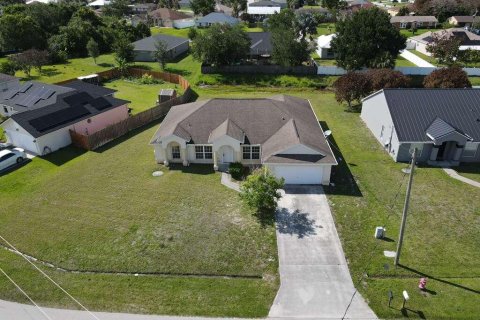 Villa ou maison à vendre à Port St. Lucie, Floride: 4 chambres, 207.73 m2 № 2084563 - photo 2