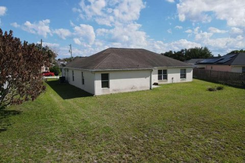 Villa ou maison à vendre à Port St. Lucie, Floride: 4 chambres, 207.73 m2 № 2084563 - photo 4