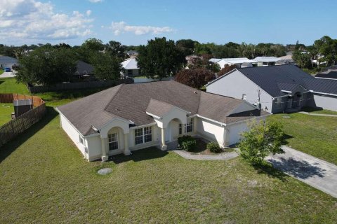 Villa ou maison à vendre à Port St. Lucie, Floride: 4 chambres, 207.73 m2 № 2084563 - photo 6