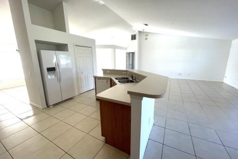 Villa ou maison à vendre à Port St. Lucie, Floride: 4 chambres, 207.73 m2 № 2084563 - photo 16