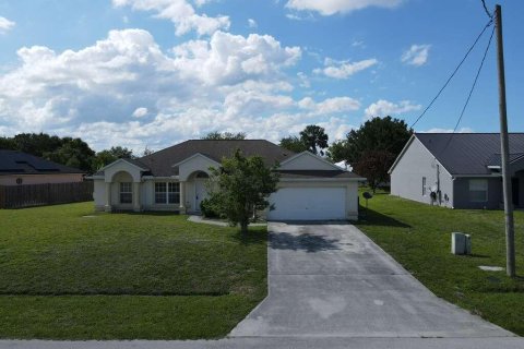 Villa ou maison à vendre à Port St. Lucie, Floride: 4 chambres, 207.73 m2 № 2084563 - photo 5