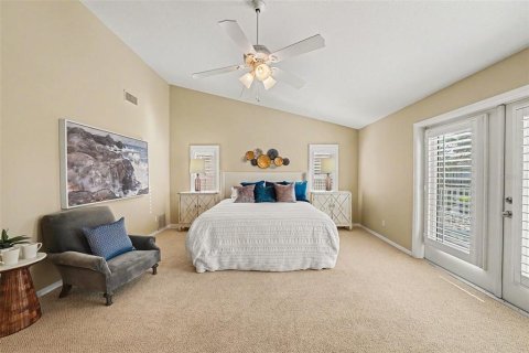 House in Saint Petersburg, Florida 5 bedrooms, 372.35 sq.m. № 2127065 - photo 25