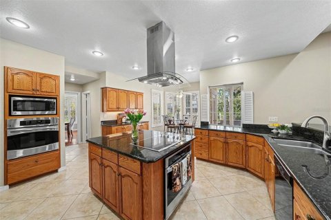House in Saint Petersburg, Florida 5 bedrooms, 372.35 sq.m. № 2127065 - photo 18
