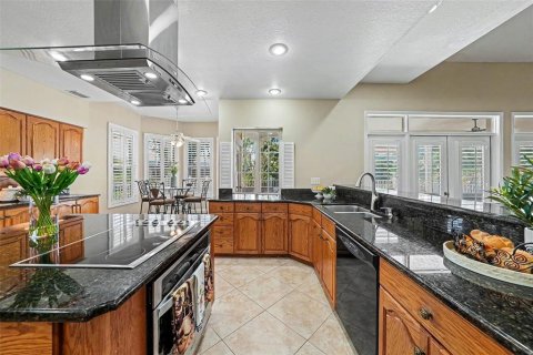 House in Saint Petersburg, Florida 5 bedrooms, 372.35 sq.m. № 2127065 - photo 16