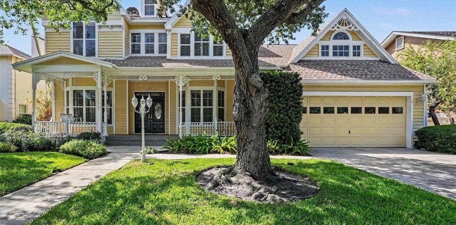 House in Saint Petersburg, Florida 5 bedrooms, 372.35 sq.m. № 2127065