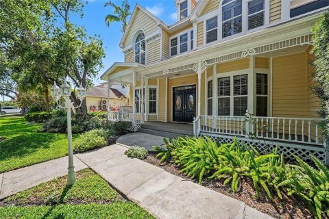 House in Saint Petersburg, Florida 5 bedrooms, 372.35 sq.m. № 2127065 - photo 2
