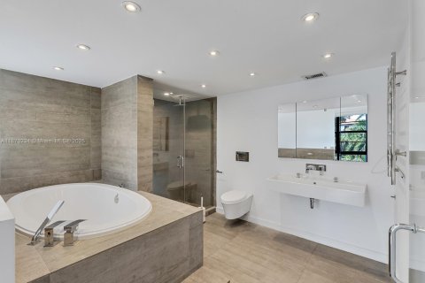 Condominio en alquiler en Key Biscayne, Florida, 2 dormitorios, 115.38 m2 № 1921155 - foto 18