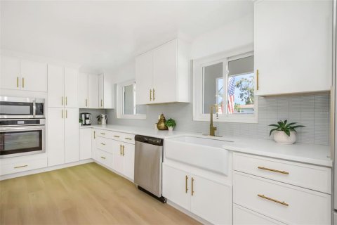 Casa en venta en Palm Harbor, Florida, 4 dormitorios, 172.8 m2 № 1909921 - foto 13