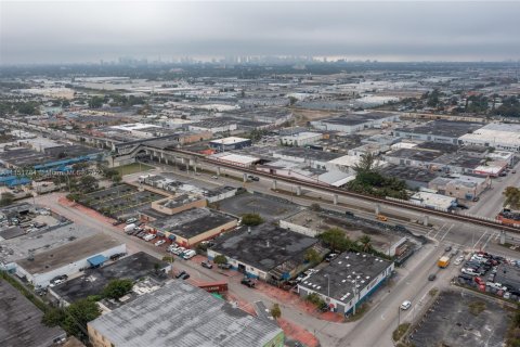 Propiedad comercial en venta en Hialeah, Florida № 1865501 - foto 7
