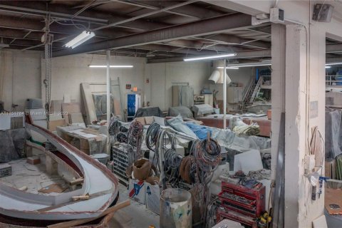 Propiedad comercial en venta en Hialeah, Florida № 1865501 - foto 15