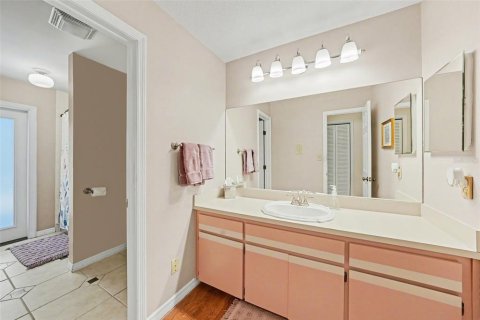 House in Brandon, Florida 4 bedrooms, 252.88 sq.m. № 2105126 - photo 23