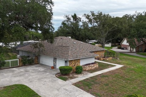 House in Brandon, Florida 4 bedrooms, 252.88 sq.m. № 2105126 - photo 5