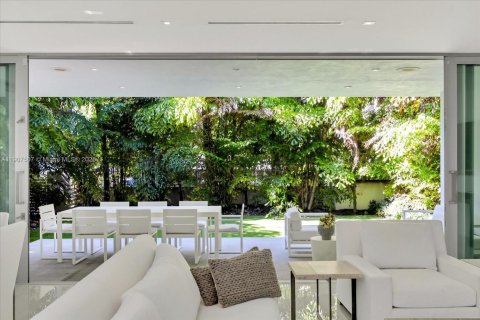 Купить виллу или дом в Майами-Бич, Флорида 3 спальни, 336.58м2, № 1968035 - фото 9