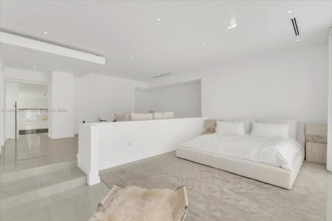 Купить виллу или дом в Майами-Бич, Флорида 3 спальни, 336.58м2, № 1968035 - фото 17