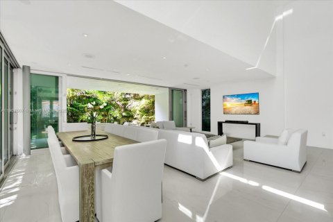 Купить виллу или дом в Майами-Бич, Флорида 3 спальни, 336.58м2, № 1968035 - фото 7