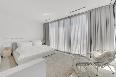 Купить виллу или дом в Майами-Бич, Флорида 3 спальни, 336.58м2, № 1968035 - фото 16