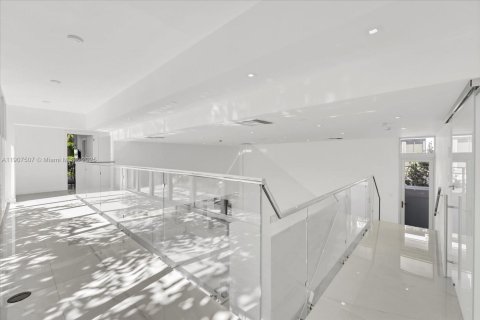Купить виллу или дом в Майами-Бич, Флорида 3 спальни, 336.58м2, № 1968035 - фото 12