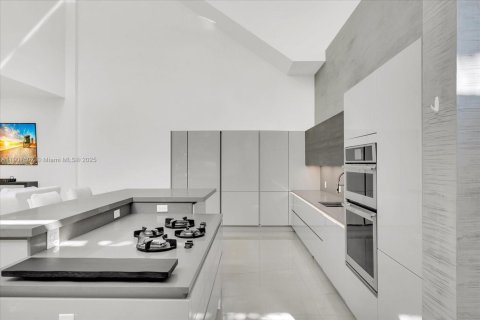 Купить виллу или дом в Майами-Бич, Флорида 3 спальни, 336.58м2, № 1968035 - фото 4