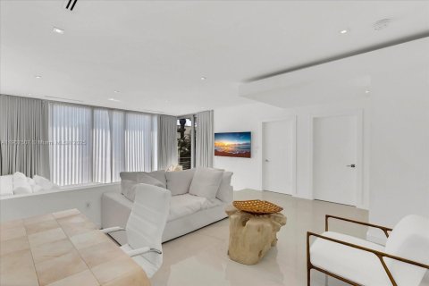 Купить виллу или дом в Майами-Бич, Флорида 3 спальни, 336.58м2, № 1968035 - фото 19