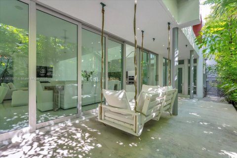 Купить виллу или дом в Майами-Бич, Флорида 3 спальни, 336.58м2, № 1968035 - фото 30