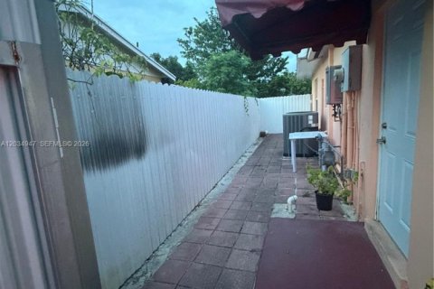 Снять в аренду виллу или дом в Майами, Флорида 1 спальня, 166.57м2, № 2155091 - фото 9