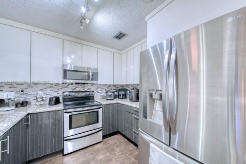 House in Miami, Florida 3 bedrooms, 193.52 sq.m. № 1801164 - photo 5